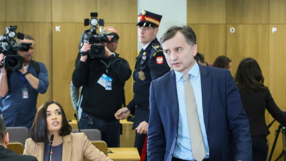 Komisja regulaminowa ws. Ziobry i Romanowskiego
Fot. Wojciech Olkusnik/East News, Warszawa, 20.02.2025. 29. posiedzenie Sejmu X kadencji. Sejmowa Komisja Regulaminowa, Spraw Poselskich i Immunitetowych. Rozpatrzenie wniosku o zgode na aresztowanie posla PiS Zbigniewa Ziobry oraz wniosek o uchylenie immunitetu bylemu wiceszefowi Ministerstwa Sprawiedliwosci, poslowi Marcinowi Romanowskiemu, w zwiazku z nowymi zarzutami dot. Funduszu Sprawiedliwosci.
N/z: Magdalena Sroka, Zbigniew Ziobro
Wojciech Olkusnik