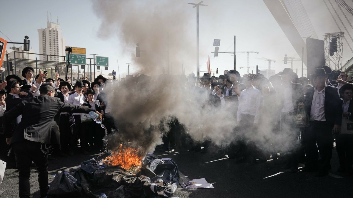 Ultraortodoksyjni ?ydzi protestuj? przeciwko poborowi do armii
Ultra-Orthodox Jews protest against plans to force them to serve in the Israeli military, in Jerusalem, Thursday, Oct. 30, 2025. (AP Photo/Mahmoud Illean)
Mahmoud Illean