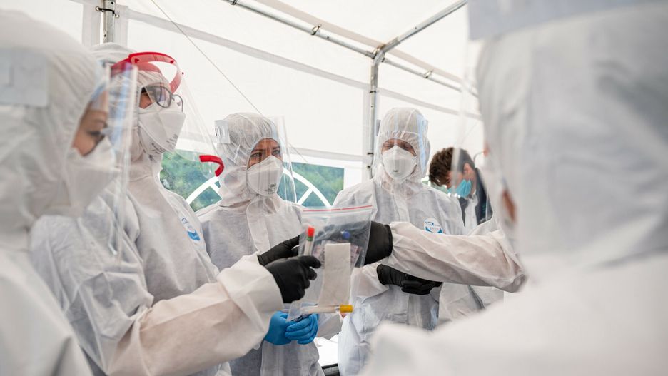 Jak podaje DGP, Polacy masowo testują się poza systemem