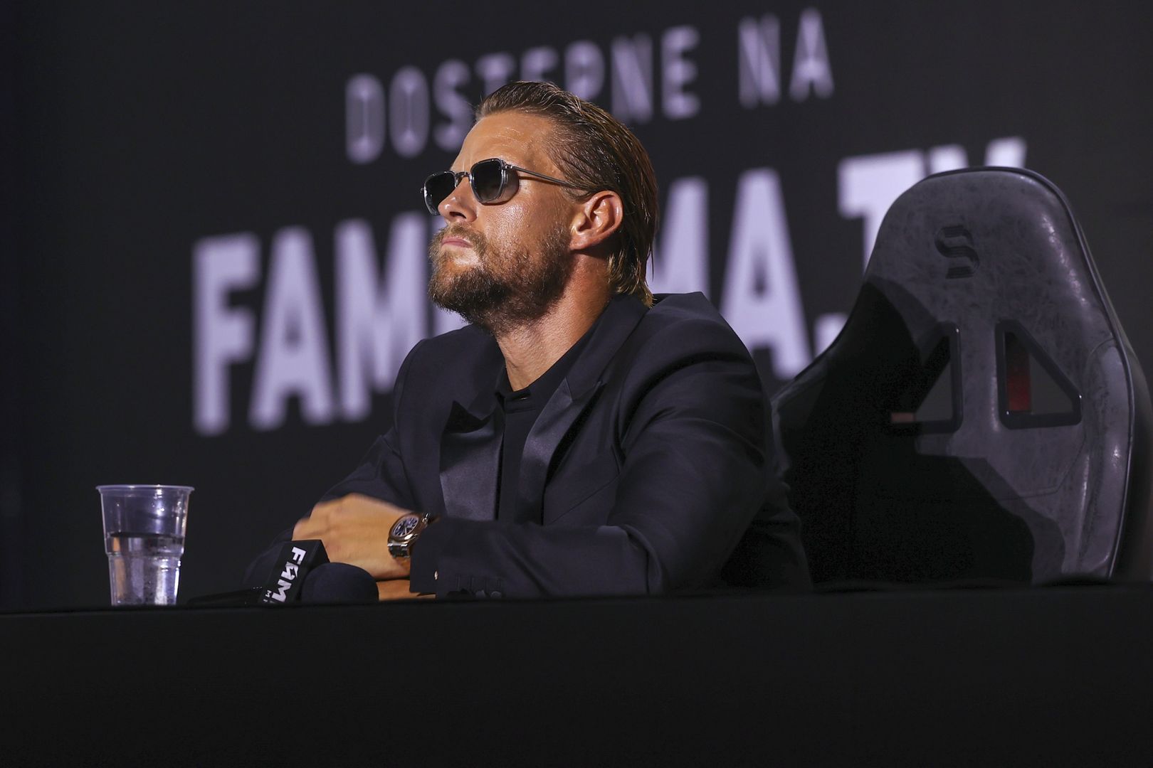 Sebastian Fabijański podczas konferencji Fame MMA 19