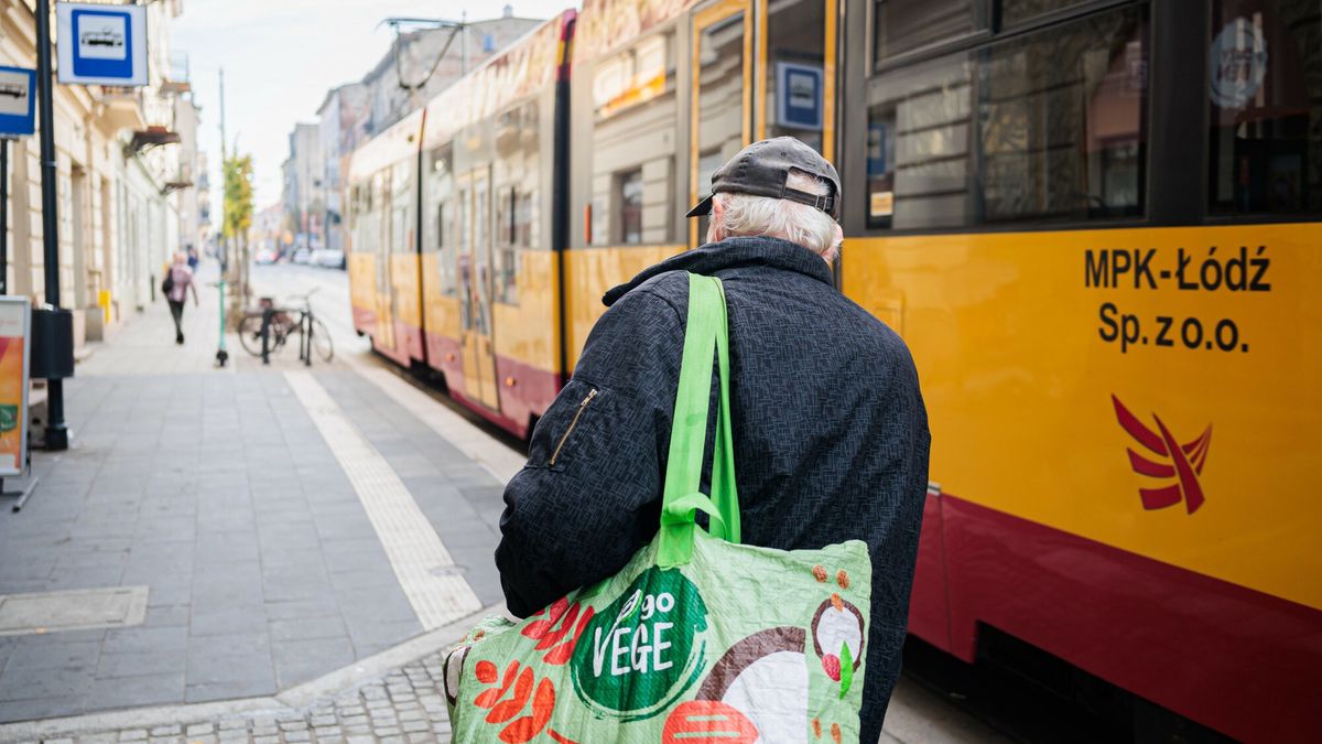 Seniorzy mogą jeździć za darmo. Wystarczy dowód osobisty
