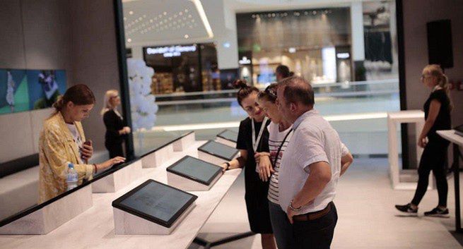 Eobuwie.pl otworzył sklep stacjonarny w Poznaniu. Zamiast butów na półkach tablety