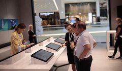 Eobuwie.pl otworzył sklep stacjonarny w Poznaniu. Zamiast butów na półkach tablety