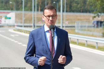 Morawiecki otwiera drogi, ale o unijnych środkach już nie wspomina. Komisja Europejska oburzona