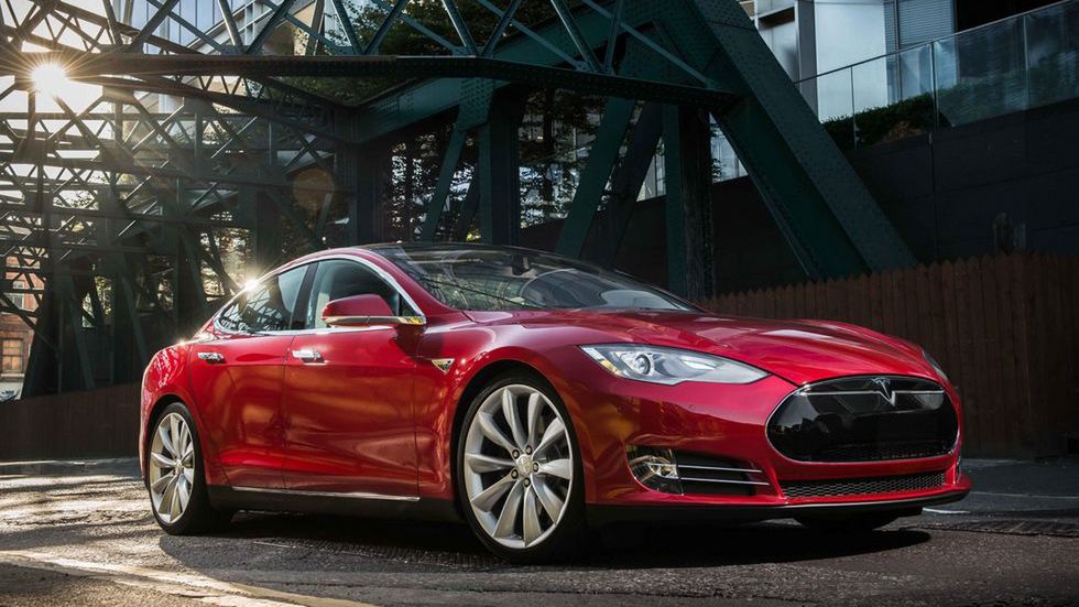 Nowa Tesla P85D: dwa silniki i sztuczna inteligencja, która myśli i reaguje za kierowcę 1