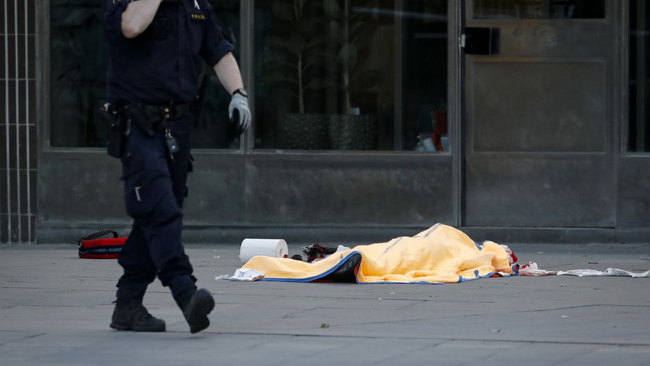 Deadly shootings in Stockholm
Farsta Centrum., Maffia, Polis, skottlossning