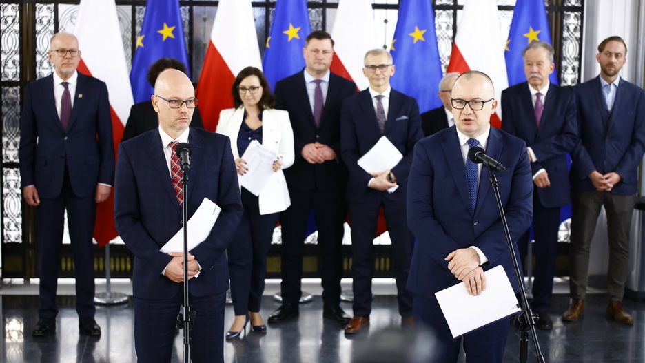 Minister Sprawiedliwo?ci o rozwi?zaniach prawnych dotycz?cych TK
04.03.2024 Warszawa Konferencja Ministra Sprawiedliwosci nt. proponowanych rozwiazan prawnych dotyczacych Trybunalu Konstytucyjnego Fot. Filip Naumienko/REPORTER
Filip Naumienko/REPORTER