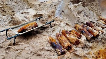 Mieszkańcy Torunia ewakuowani. Ponad setka pocisków