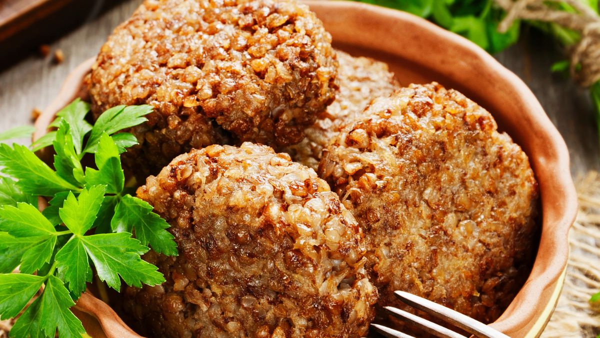 Kotlety rybne z dodatkiem kaszy gryczanej