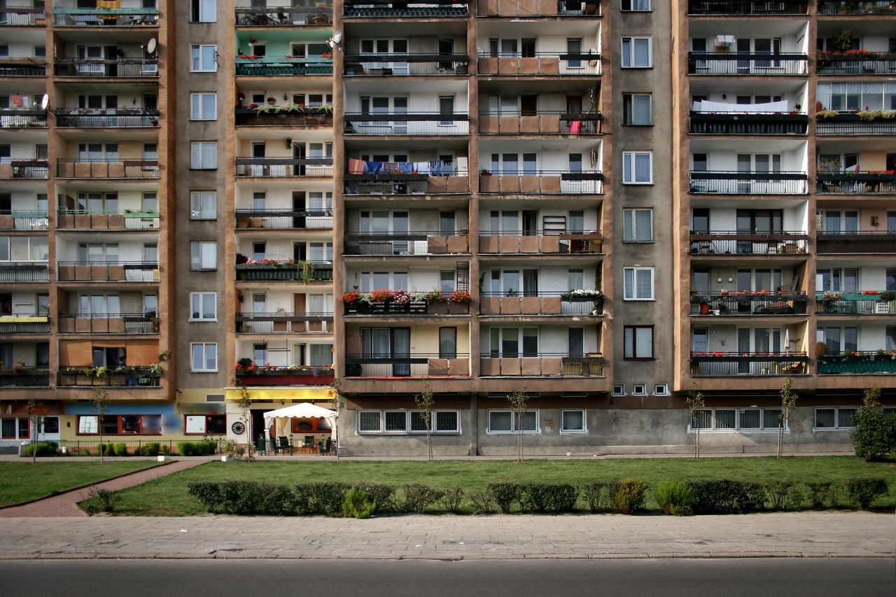 Zagracone klatki schodowe. Mieszkańcy bloków mają dość