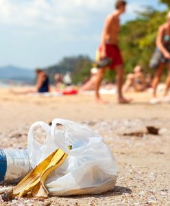 Plaże na Majorce toną w śmieciach. Rząd chce zakazać sprzedaży plastiku