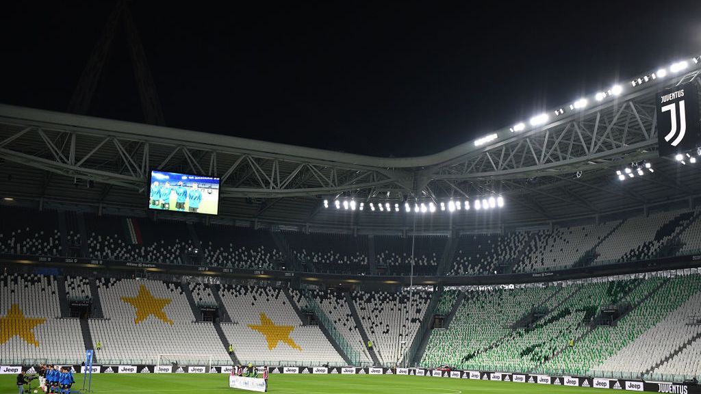 puste trybuny stadionu Juventusu