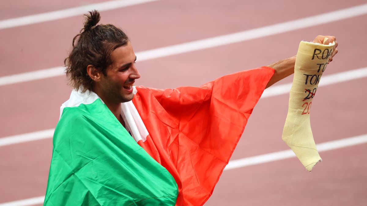 Getty Images / Abbie Parr / Na zdjęciu: Gianmarco Tamberi z gipsem (pamiątką po kontuzji z 2016 r.)