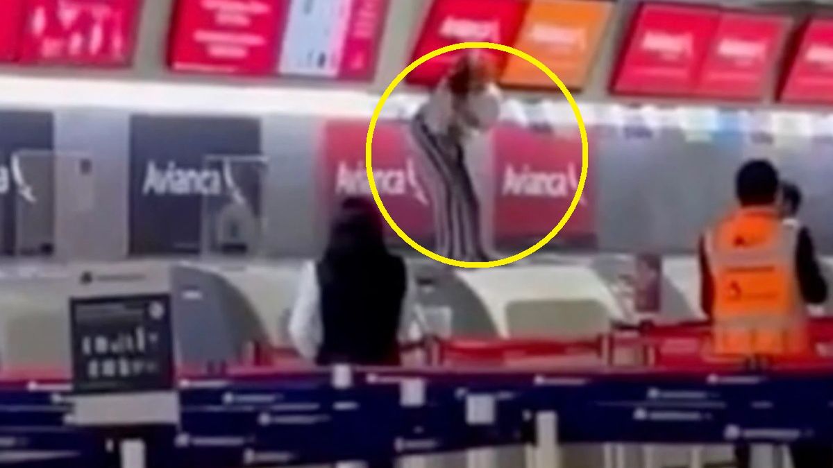 Kobieta czekająca na lot zachowywała się w skandaliczny sposób. Wszyscy byli przerażeni