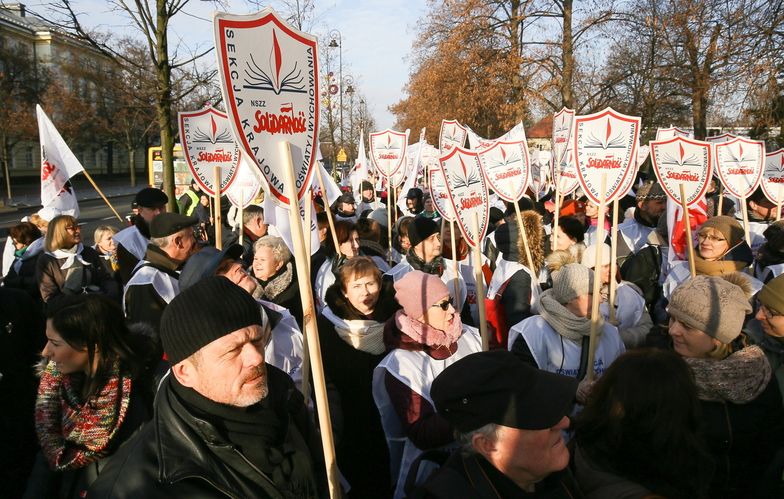 Podwyżki dla nauczycieli. Protest przeciw zamrożeniu wynagrodzeń