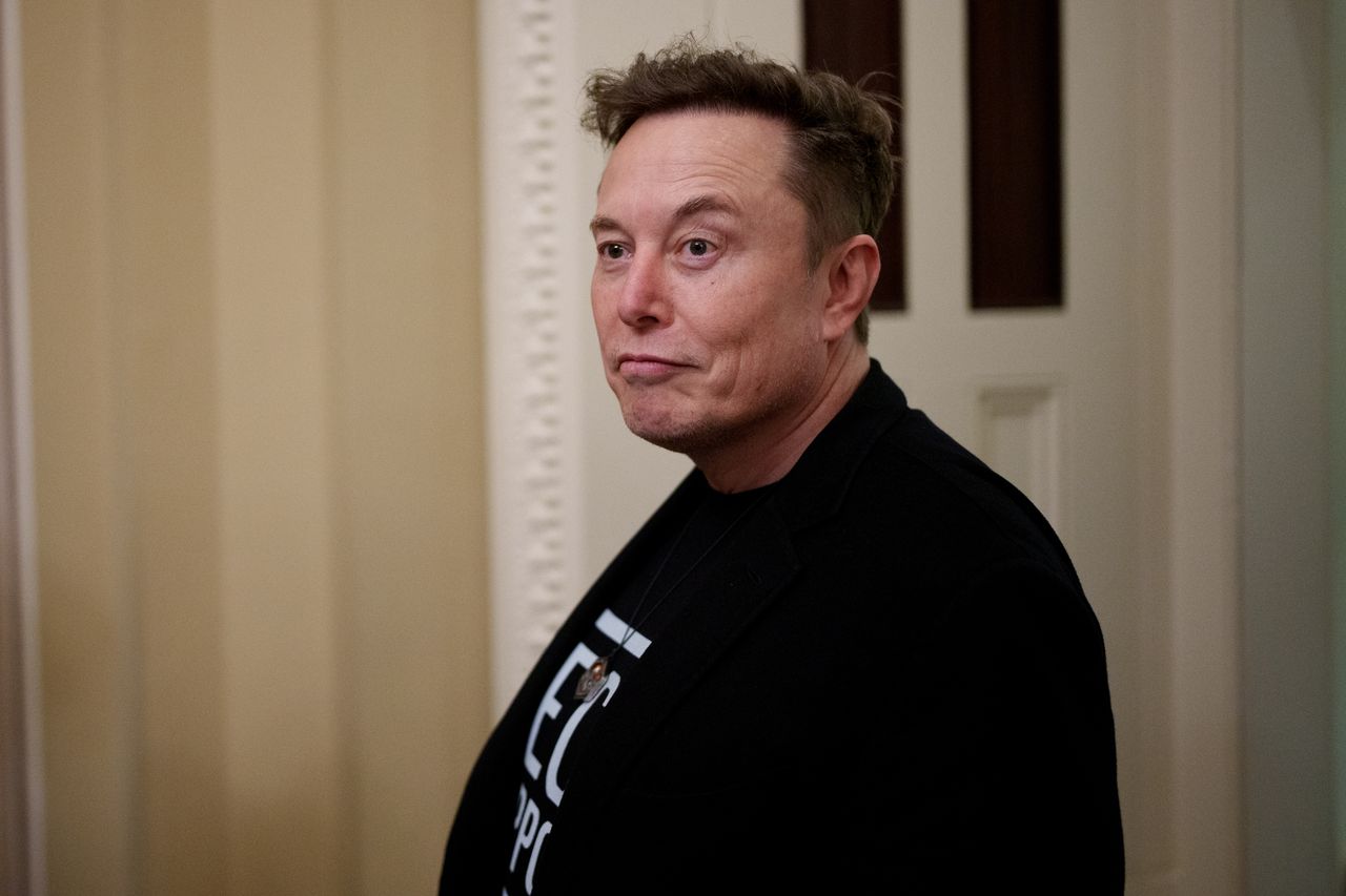 Russia wants to conquer space with Musk. They announce a meeting.