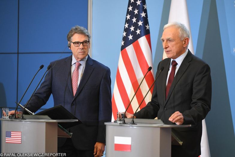 Konferencja pelnomocnika rzadu ds strategicznej infrastruktury energetycznej Piotra Naimskiego i sekretarza ds energii USA Ricka Perry'ego