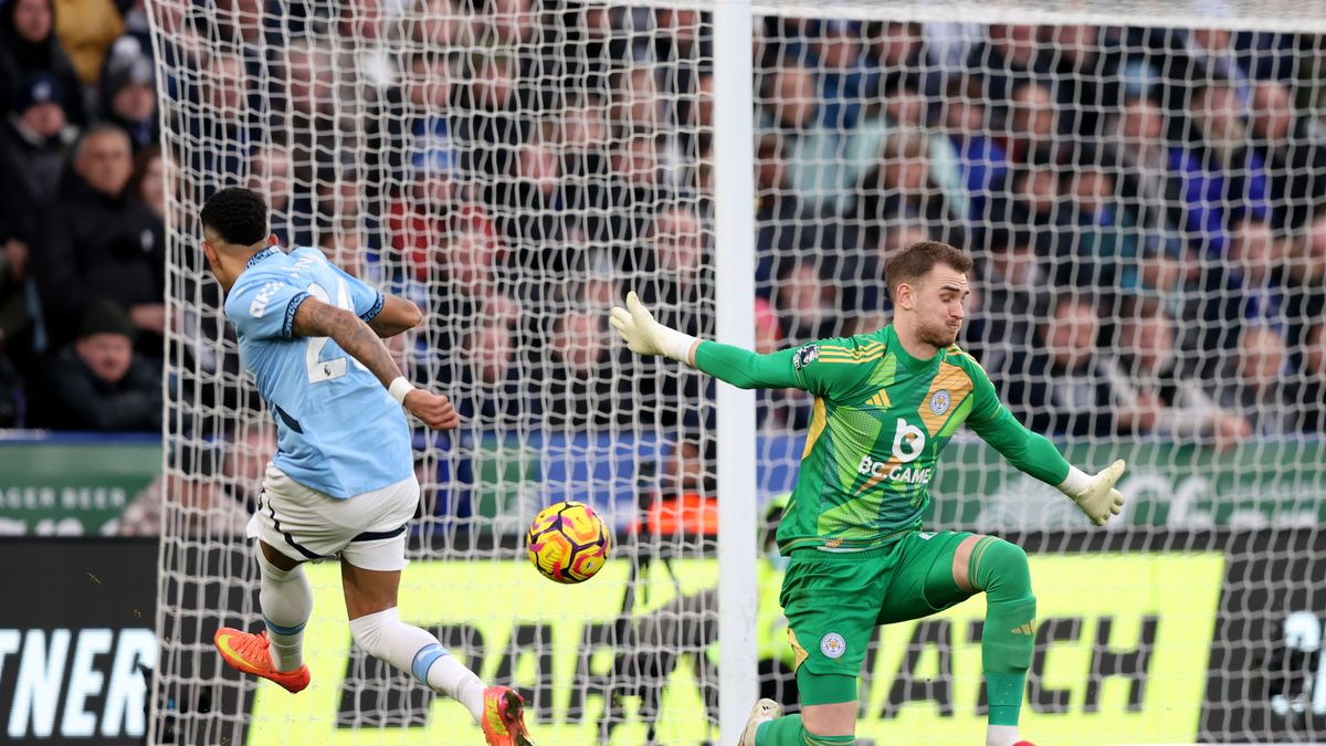 Getty Images / Mark Leech/Offside / Na zdjęciu: Jakub Stolarczyk nie zatrzymał Manchesteru City