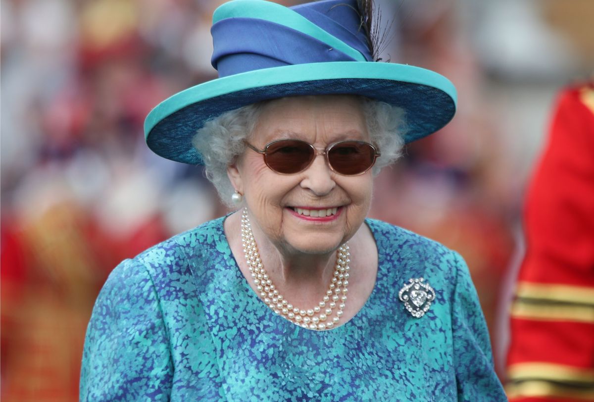 Anglicy sugerują królowej abdykację. Monarchini ma jednak powód, żeby zostać na tronie