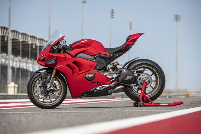 Ducati Panigale V4 S z wyścigowymi dodatkami