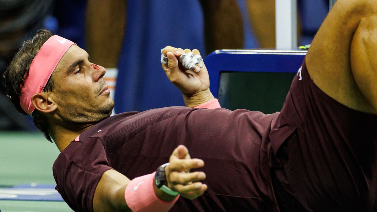 Zdjęcie okładkowe artykułu: Getty Images / Frey/TPN / Rafael Nadal potrzebował pomocy lekarskiej podczas pojedynku z Fabio Fogninim.