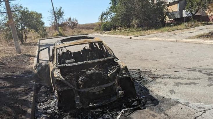 Samochód ekipy szwedzkich reporterów