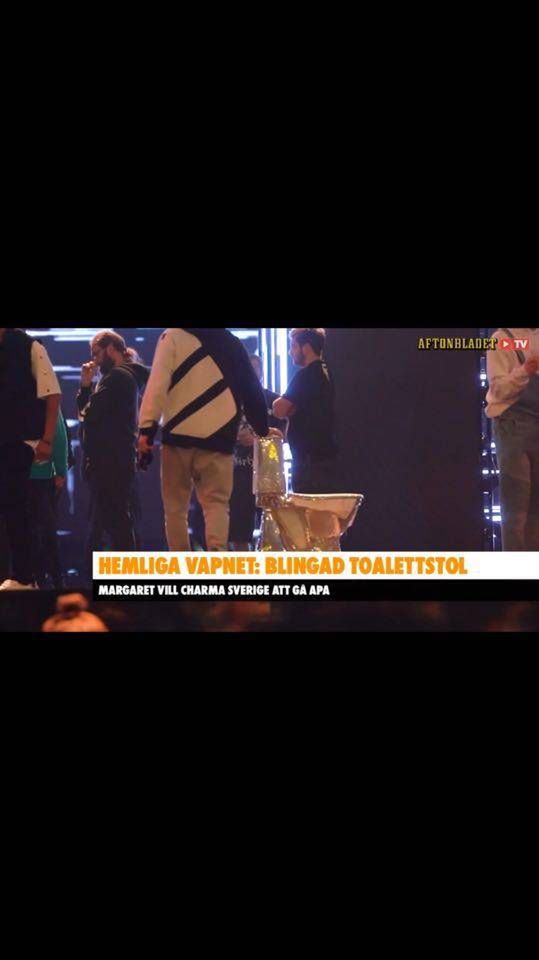 Margaret śpiewa na sedesie
