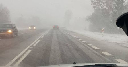 Gołoledź i mgła w regionie. Ciężarówki blokują trasę Zamość – Tomaszów Lubelski