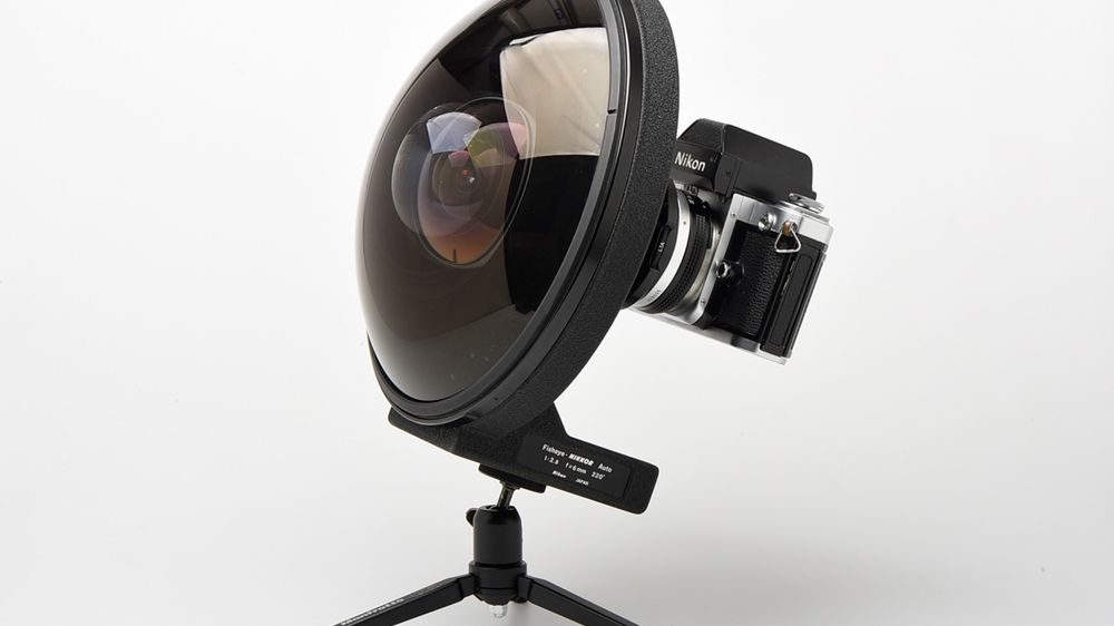 Nikkor 6mm f/2.8 - przykładowe zdjęcia i film z obiektywu, który widzi do tyłu 1