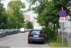 Nietykalny kierowca? Parkuje na zakazie i obraża mieszkańców osiedla