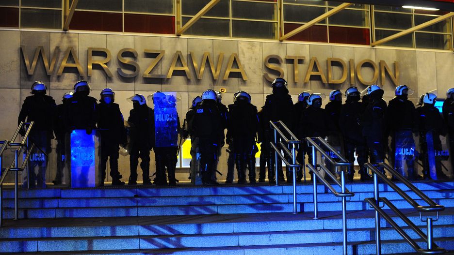 Marsz NiepodleglosciWarszawa 11.11.2020. Marsz Niepodleglosci organizowany przez srodowiska prawicowe oraz narodowe. N/Z policja na Dworcu Warszawa Stadion.,Image: 568763913, License: Rights-managed, Restrictions: , Model Release: no, Credit line: Adam Chelstowski / ForumAdam Chelstowski / Forumpolityka, polityk, ludzie, preotest, manifestacja, demonstracja, prawica, swieto niepodleglosci, spoleczenstwo, policjant, policjanci, dworzec, category_code_pol