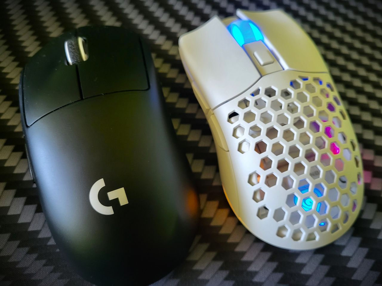 Logitech G Pro X Superlight to godny, ale droższy rywal&nbsp;