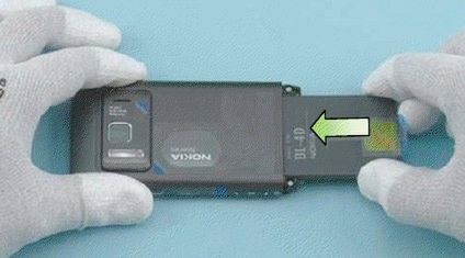 Jak wymienić baterię w Nokii N8?