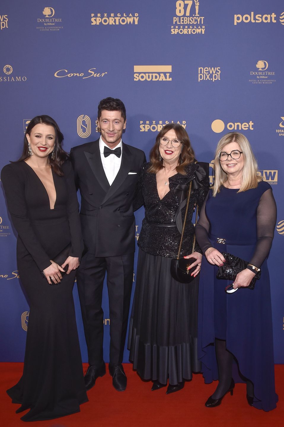 Robert Lewandowski z siostrą, mamą i teściową