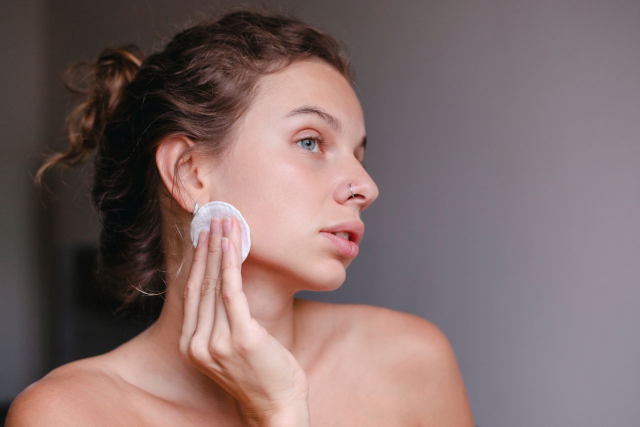 Olejek do demakijażu – jak go stosować i dlaczego warto?