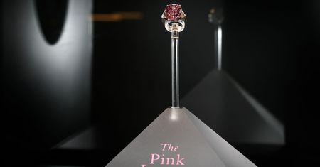 Padł rekord w Genewie. Różowy diament sprzedany za 50 mln dolarów