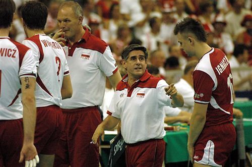 Raul Lozano instruuje Krzysztofa Ignaczaka (Foto:FIVB)