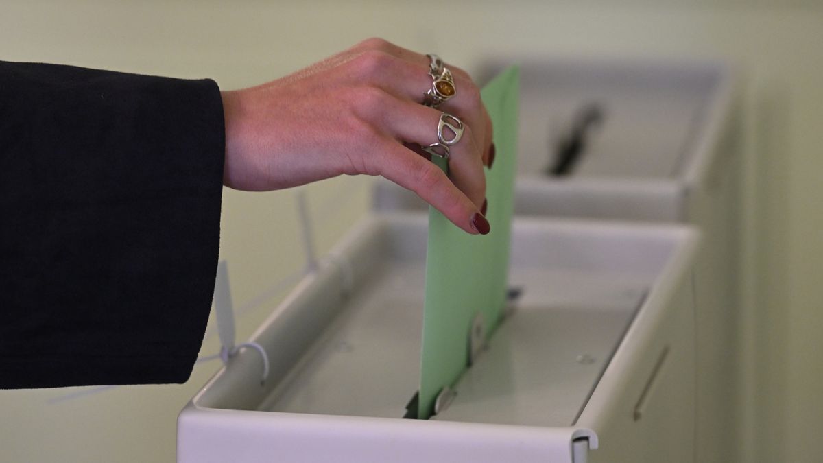 LISBON, PORTUGAL - APRIL 12: Hungarian citizens cast their ballot at the Hungarian Embassy on April 12, 2026 in Lisbon, Portugal. There are 872 Hungarians residing in Portugal registered to vote in these Parliamentary elections. (Photo by Horacio Villalobos#Corbis/Getty Images)