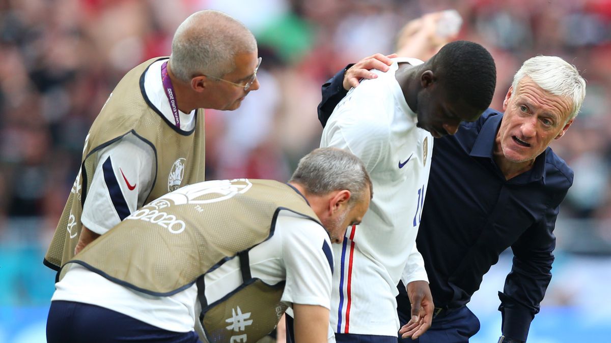 Zdjęcie okładkowe artykułu: Getty Images / Alex Livesey - UEFA / Didier Deschamps pociesza Ousmane Dembele