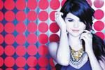''Hotel Transylvania 2'': Selena Gomez zaprasza do potwornego hotelu