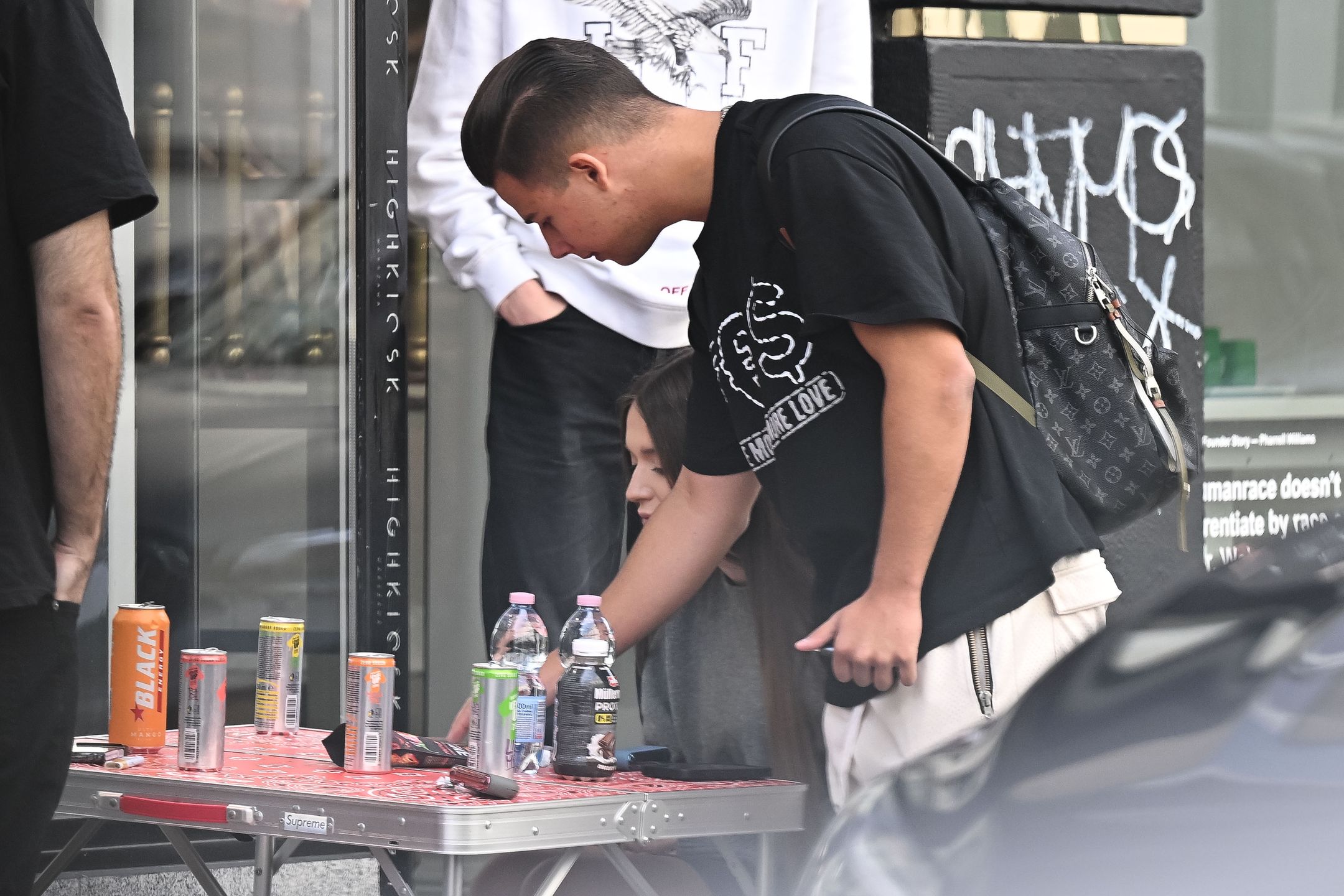 Allan Krupa z dziewczyną na mieście