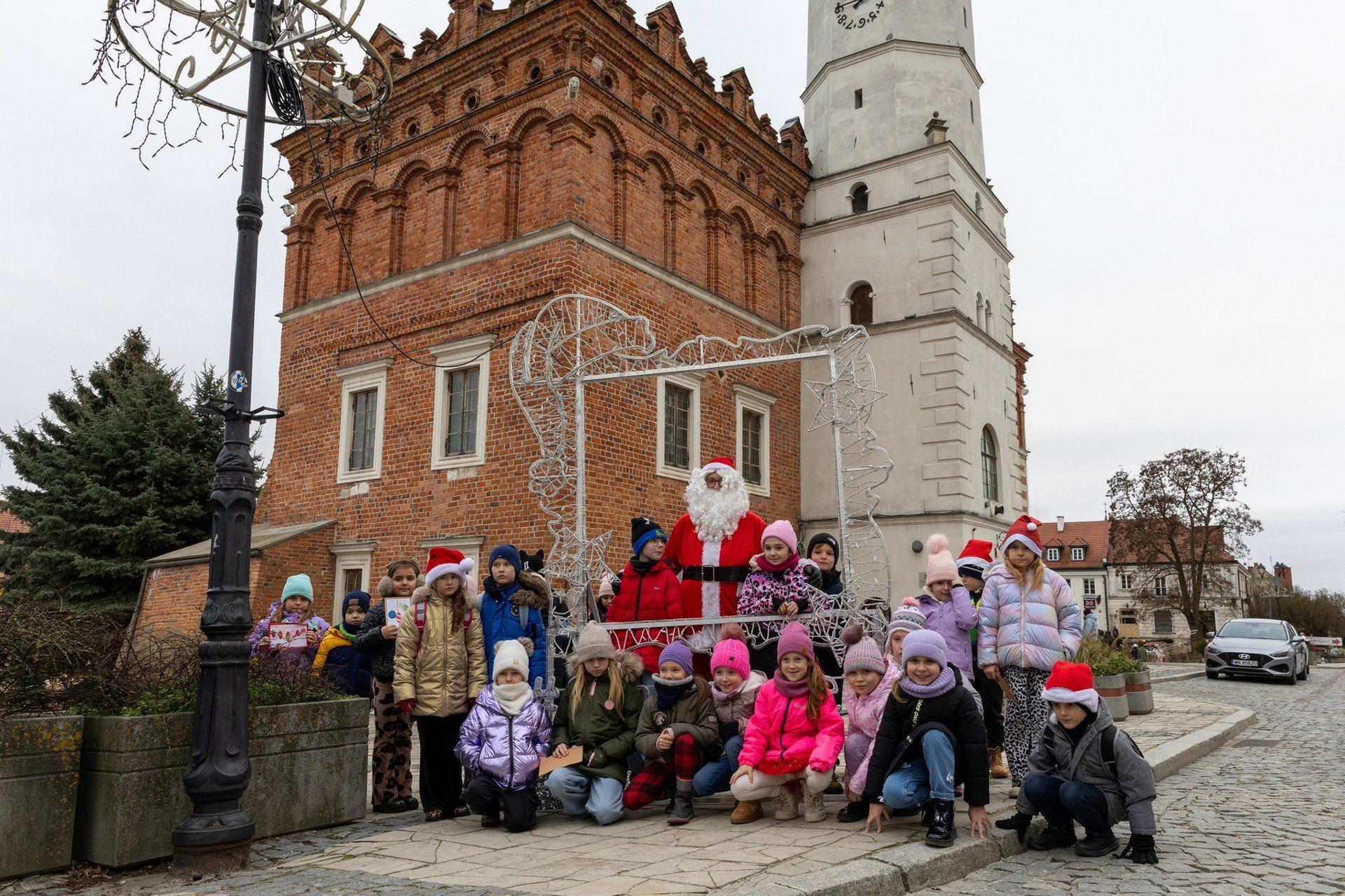 Już po raz piąty w Sandomierzu zorganizowano magiczny spacer ze Świętym Mikołajem.