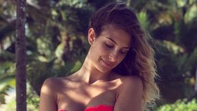 Córka słynnego trenera wygrzewa się w Meksyku. Jej zdjęcia rozpalają wyobraźnię
