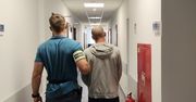 Pruszków: Dźgnął nożem kilkukrotnie kolegę i uciekł. Sprawca usłyszał zarzut usiłowania zabójstwa