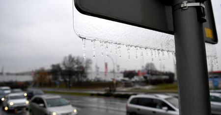 Pogoda przyniesie marznące opady. IMGW ostrzega przed gołoledzią w 9 województwach