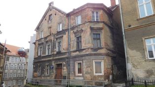 Wałbrzych: Stara kamienica przy ul. Pankiewicza do remontu