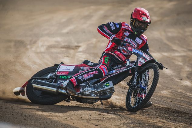 Chris Holder podczas pierwszy jazd w tym roku w Ostrowie