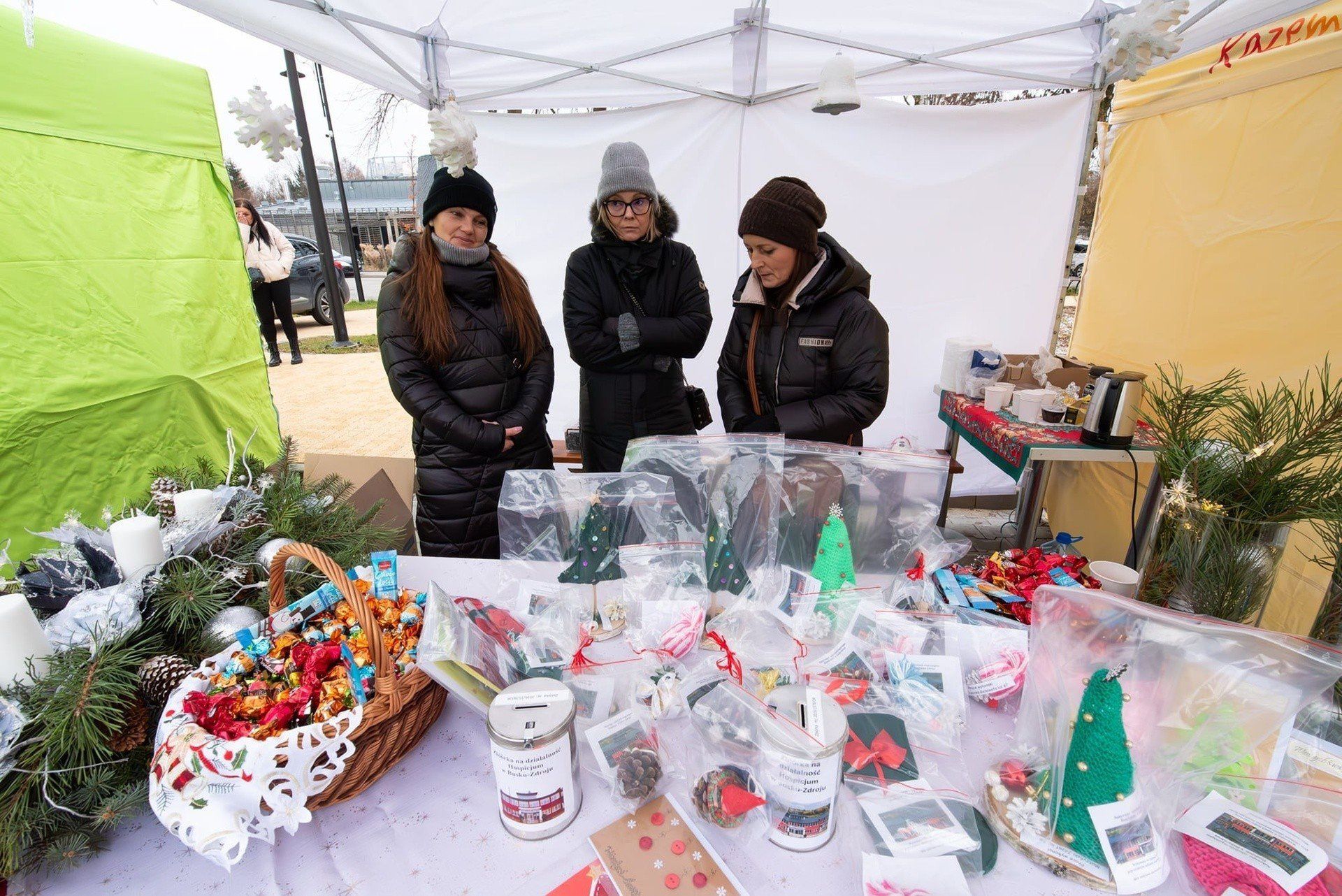 Na tegorocznym jarmarku, podobnie jak rok temu, będzie wiele stoisk z rękodziełem.  