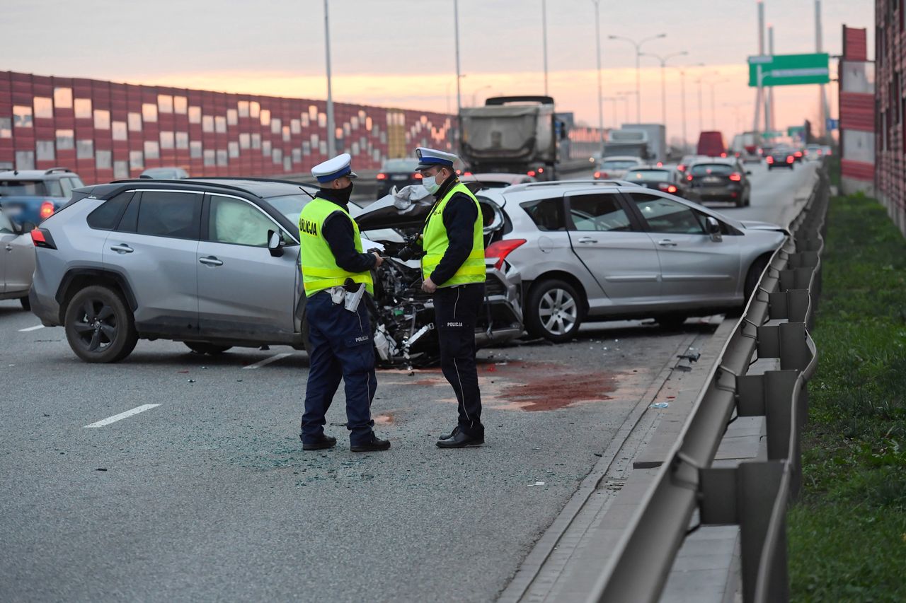 Warszawa. Zderzenie dwóch aut na Trasie Siekierkowskiej 