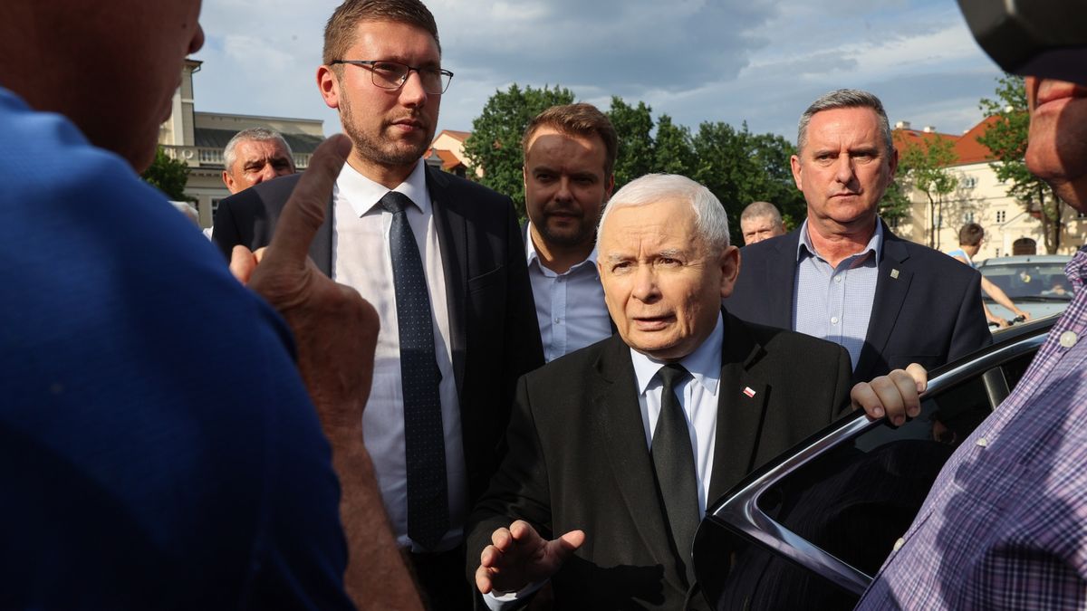 "Czternastki" niższe niż rok temu. Kaczyński uderza w Tuska